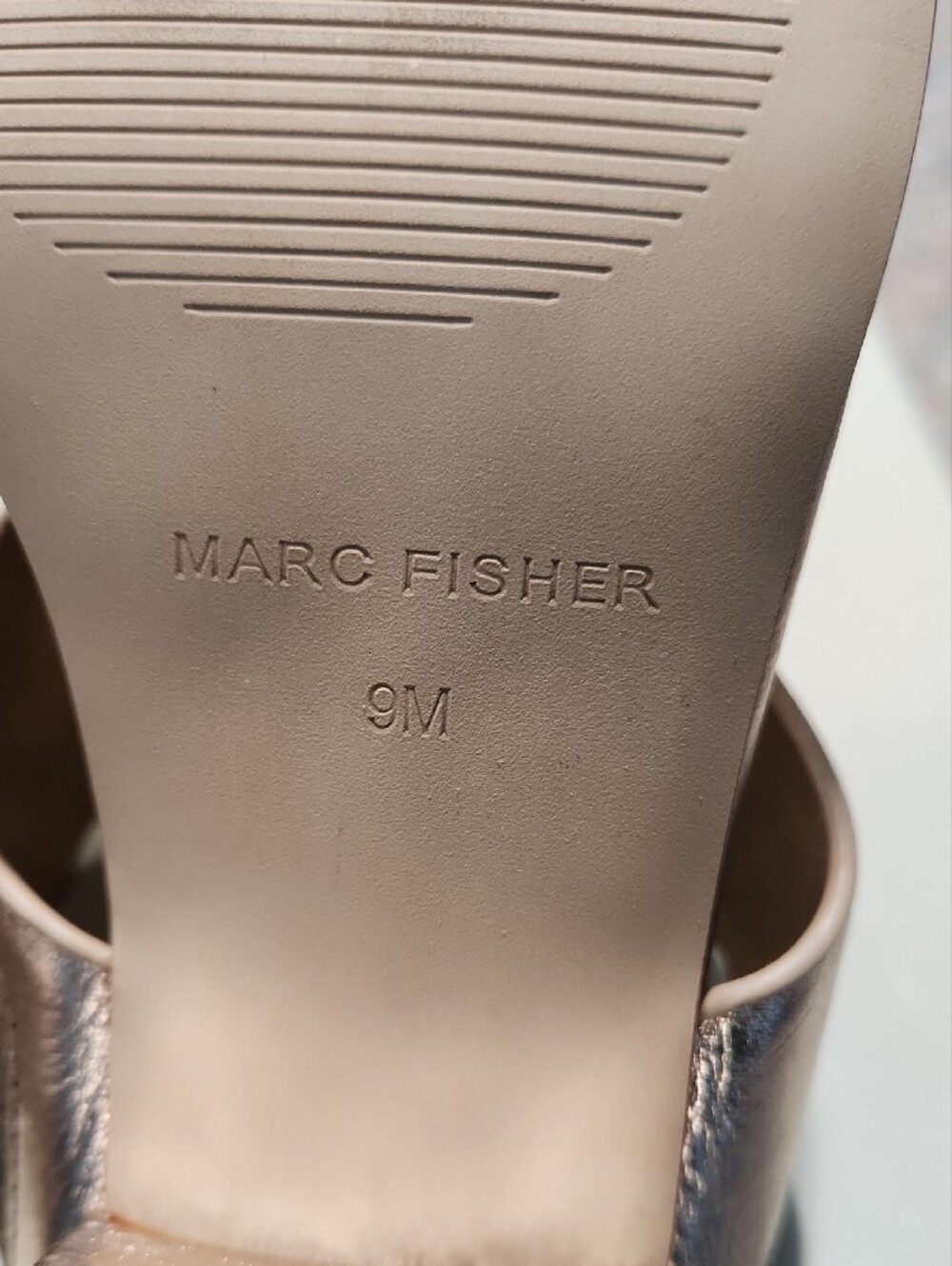 Marc Fisher Bronze Gold Scalloped Thong Sandals Size 9 - Picture 4 of 9